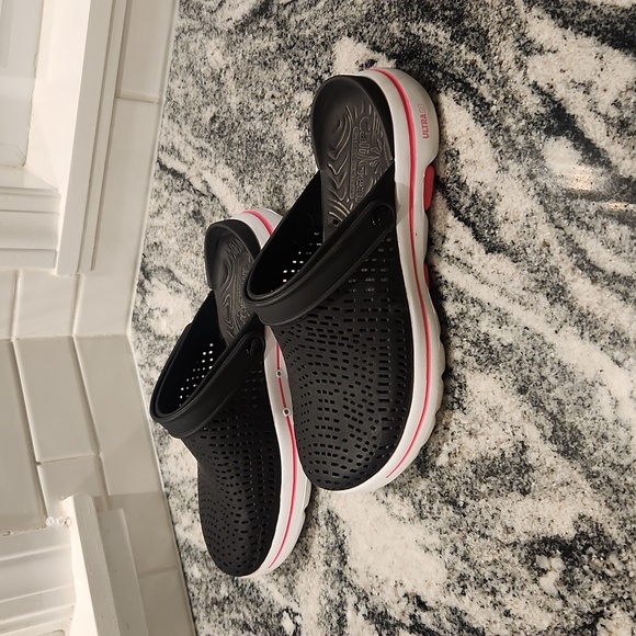 SKECHERS - Picture 3 of 4